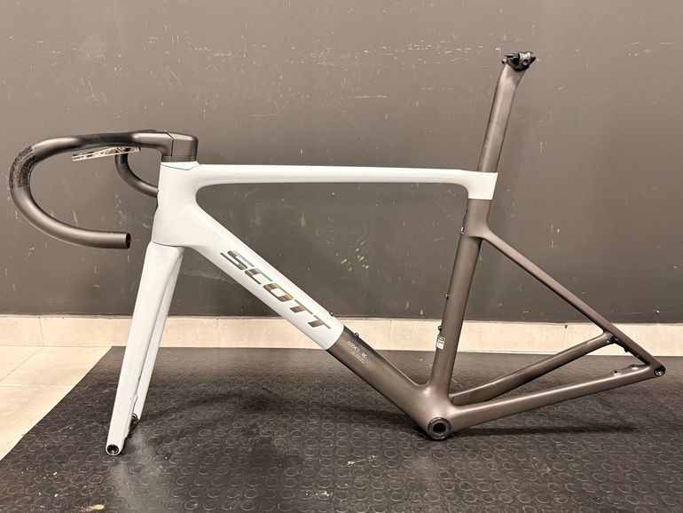 Scott Addict RC Pro 2025 Frameset 2025 Road & Gravel d'occasion — image 8 sur 12