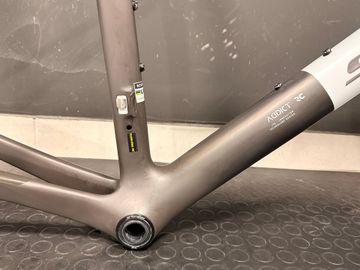 Used Scott Addict RC Pro 2025 Frameset 2025 Road & Gravel, White — image 2 of 12