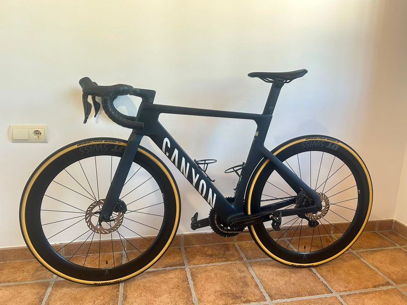 Canyon Aeroad CF SLX 7 Di2 2026 Frameset 2026 Road & Gravel usato, Blu — immagine 3 di 5