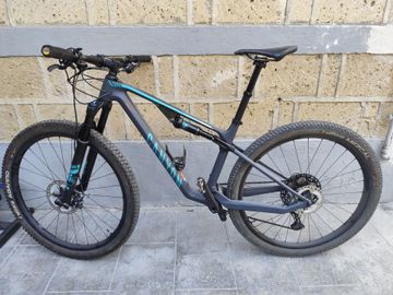 Brugt Canyon Lux Trail CF 8 2023 2023 Mountainbike — billede 1 af 4