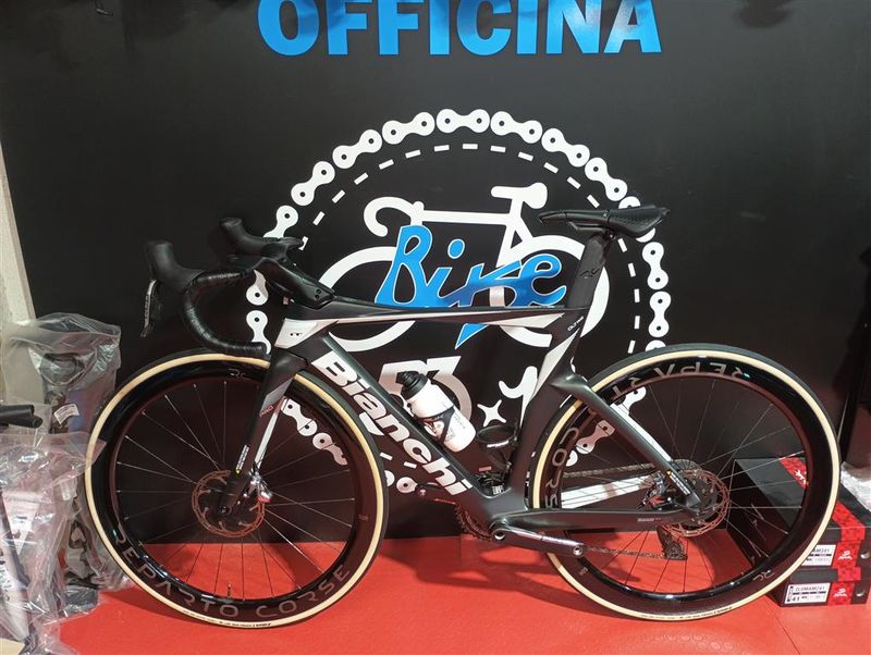 Použité Bianchi Oltre PRO - Sram Red eTap AXS disc 2023 2023 Road & Gravel