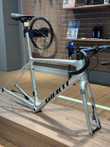 Used Giant TCR Advanced SL, Disc Frameset 2022 Frameset 2022 Road & Gravel, Light Gray — image 2 of 6