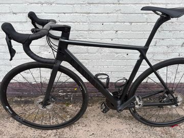 Canyon Ultimate CF SL 8 Disc 2021 2021 Road & Gravel usato, Nero — immagine 1 di 8
