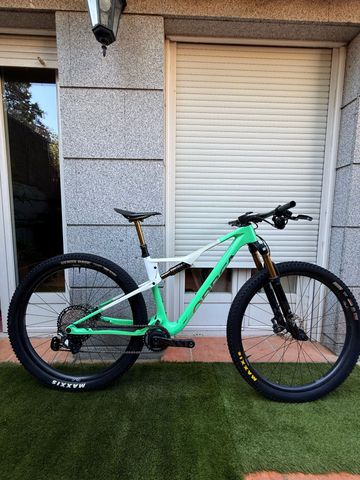 Brugt Orbea OIZ M-TEAM XTR 2024 2024 MTB