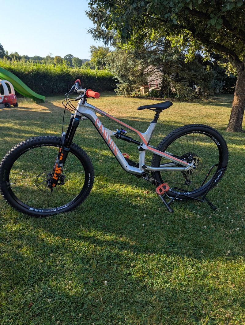 Używany Canyon Spectral 5 2021 2021 Mountainbike — zdjęcie 1 z 4