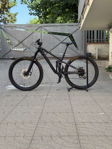 Used Trek Fuel EX 9.7 2020 2020 Mountainbike, Black, 27.5, 29 — image 2 of 13