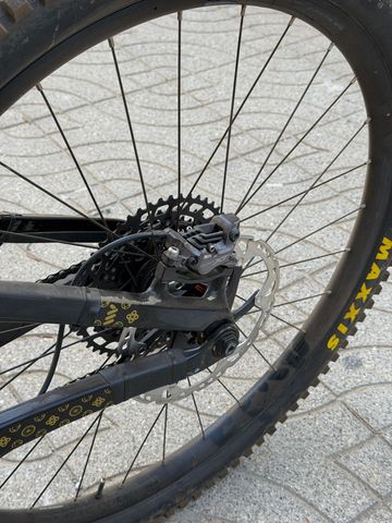 Used Trek Fuel EX 9.7 2020 2020 Mountainbike, Black, 27.5, 29 — image 9 of 13
