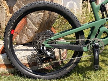 Used Santa Cruz Bronson 90 2026 2026 Mountainbike, Green, 29, 27.5 — image 2 of 10