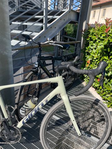 Used Giant Revolt 1 2021 2021 Road & Gravel, Light Gray — image 2 of 3