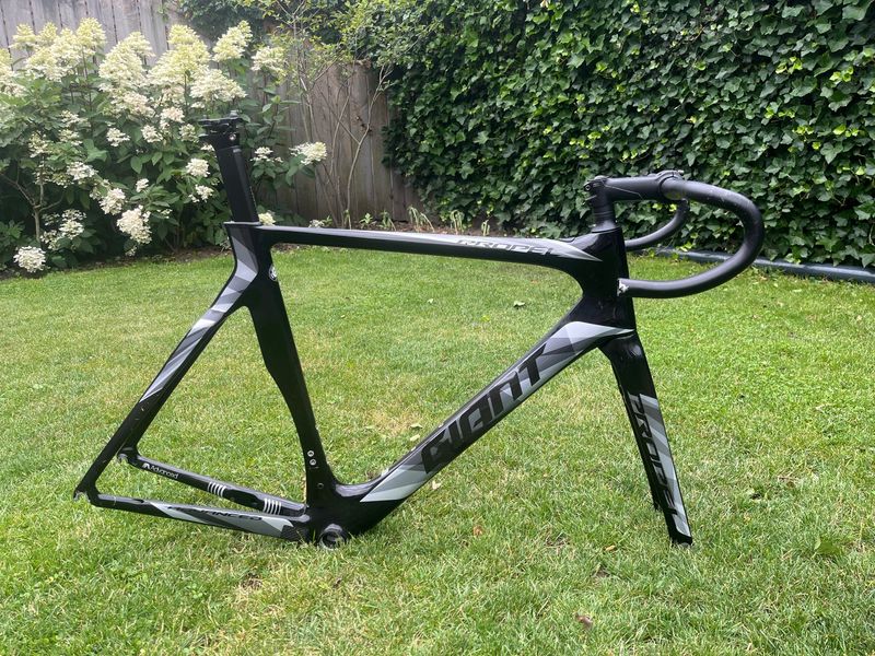 Käytetty Giant Propel Advanced 1 2017 Frameset 2017 Road & Gravel