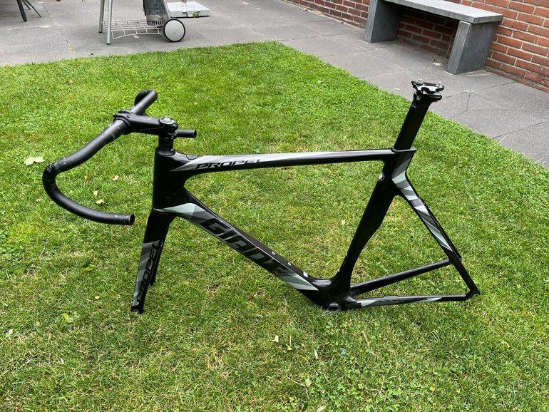 Giant Propel Advanced 1 2017 Frameset 2017 Road & Gravel d'occasion — image 2 sur 7