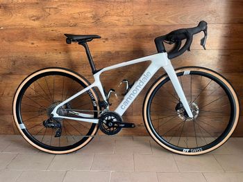 Käytetty Cannondale Synapse Carbon 3 SmartSense 2026 2026 Road & Gravel