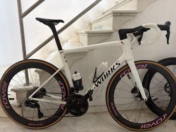 Used Specialized Tarmac Shimano Ultegra Di2 2024 Road & Gravel, White — image 2 of 3