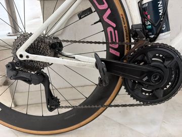 Used Specialized Tarmac Shimano Ultegra Di2 2024 Road & Gravel, White — image 3 of 3