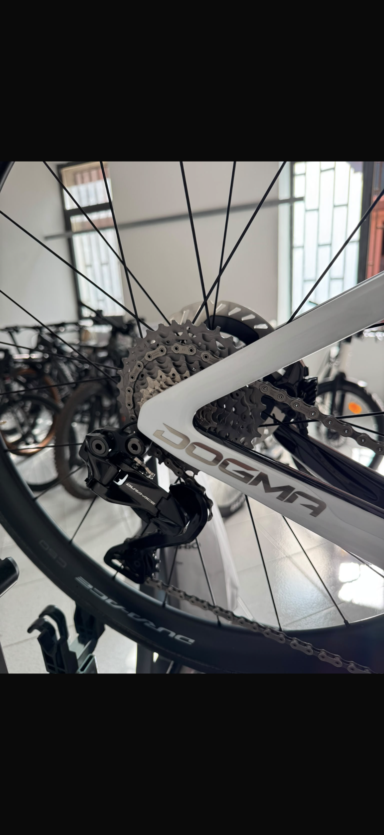 Pinarello Dogma Shimano Dura Ace Di2 2026 Road & Gravel de segunda mano, Blanco — imagen 2 de 3