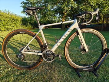 Used Canyon Ultimate CFR eTap 2024 2024 Road & Gravel, Light Gray — image 2 of 7