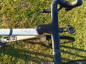 Used Canyon Ultimate CFR eTap 2024 2024 Road & Gravel, Light Gray — image 5 of 7