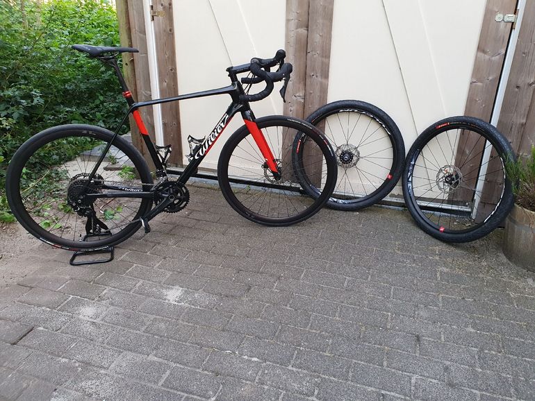 Used Wilier Cento1 Shimano GRX 2022 Road & Gravel, Black — image 2 of 6