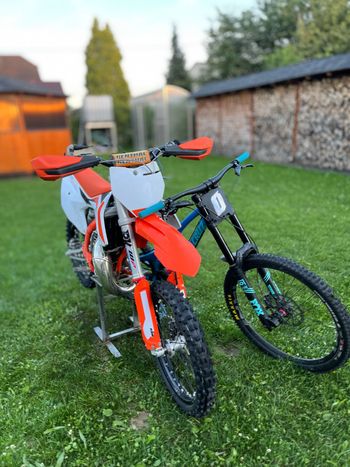 Santa Cruz V10 C S 2017 2017 Mountainbike usato, Blu — immagine 2 di 5