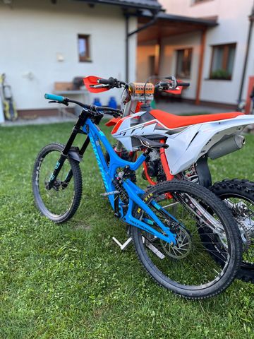 Used Santa Cruz V10 C S 2017 2017 Mountainbike, Blue, 27.5 — image 3 of 5