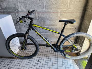 Used Giant Talon 3 2017 2017 Mountainbike, Black, 27.5 — image 3 of 3