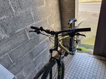 Used Giant Talon 3 2017 2017 Mountainbike, Black, 27.5 — image 2 of 3