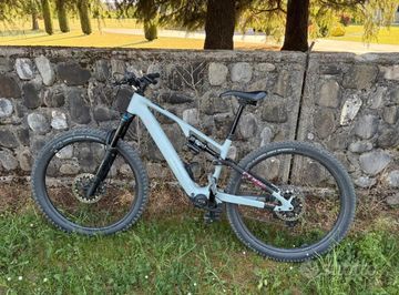 Použité CUBE AMS HYBRID ONE44 C:62, RACE 400X 2027 2027 Urban & Touring