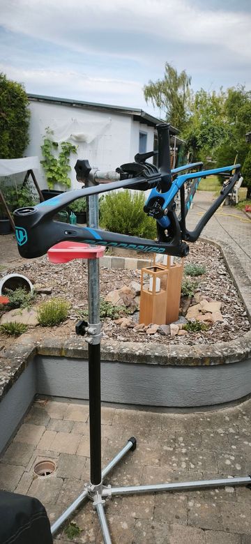 Mondraker F-Podium Carbon RR 2021 Frameset 2021 Mountainbike usato, Grigio chiaro — immagine 2 di 5