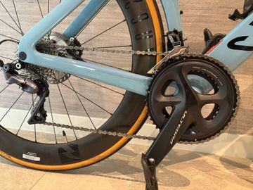 Canyon Aeroad CF SL 8 Disc 2022 2022 Road & Gravel usato, Blu — immagine 3 di 7