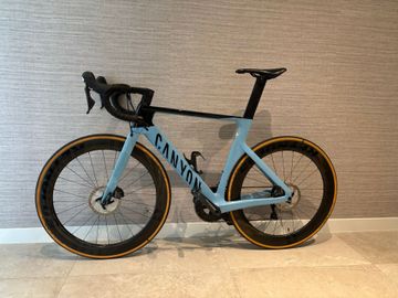 Canyon Aeroad CF SL 8 Disc 2022 2022 Road & Gravel usato, Blu — immagine 1 di 7