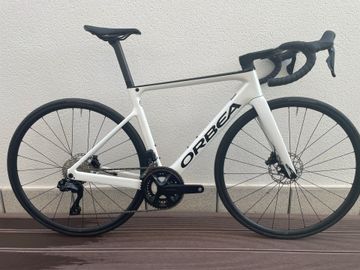 Orbea orca m11eltd Custom Shimano 105 Di2 2021 Road & Gravel d'occasion — image 1 sur 12