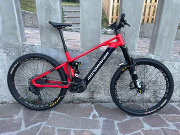 Mondraker CRAFTY XR 2022 2022 Mountainbike usato, Rosso — immagine 2 di 6