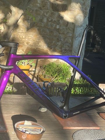Used Lapierre Xelius SL 8.0 2024 Frameset 2024 Road & Gravel, Purple — image 1 of 4