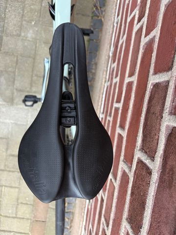 Used Canyon Endurace 6 2024 2024 Road & Gravel, Light Gray — image 14 of 20