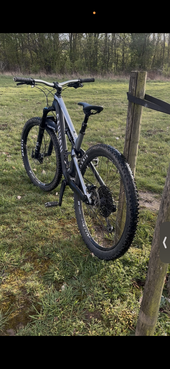 Tweedehands Canyon Neuron CF 8.0 2019 2019 MTB
