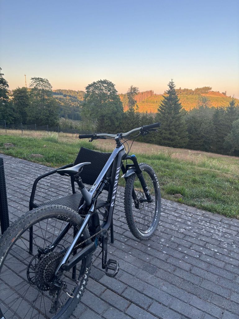 Tweedehands Canyon Neuron CF 8.0 2019 2019 Mountainbike — afbeelding 2 van 6