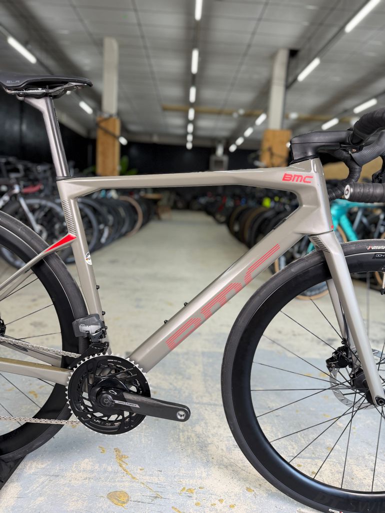 Brugt BMC Roadmachine 01 THREE AXS 2022 Road & Gravel — billede 14 af 24
