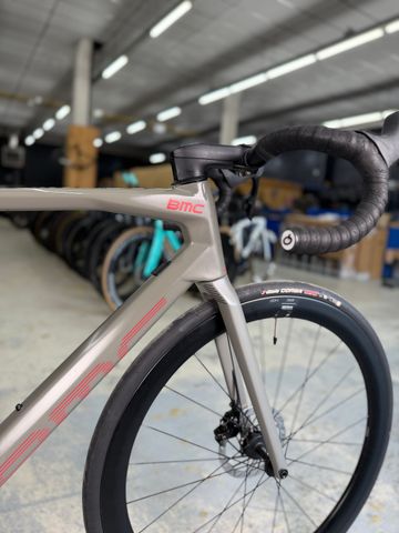 Brugt BMC Roadmachine 01 THREE AXS 2022 Road & Gravel — billede 8 af 24