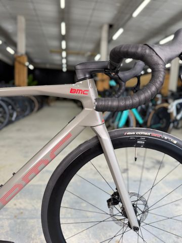 Brugt BMC Roadmachine 01 THREE AXS 2022 Road & Gravel — billede 9 af 24