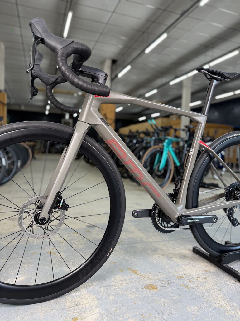 Brugt BMC Roadmachine 01 THREE AXS 2022 Road & Gravel — billede 16 af 24