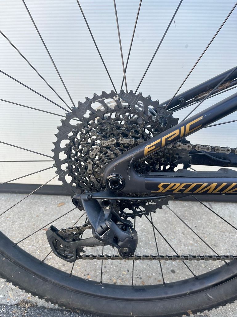 Used Specialized Epic Comp 2023 2023 Mountainbike, Black, 29 — image 8 of 9