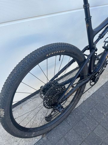 Specialized Epic Comp 2023 2023 Mountainbike d'occasion — image 3 sur 9