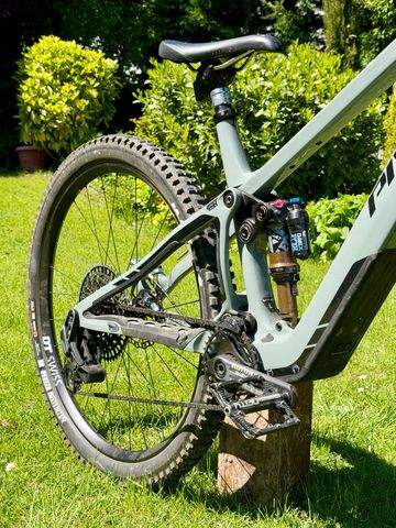 Brugt Pivot Shuttle SL Pro X0 Eagle Transmission 2025 2025 Mountainbike — billede 2 af 9