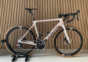 Canyon Ultimate CF SLX 8 Disc TDF 2022 2022 Road & Gravel usato