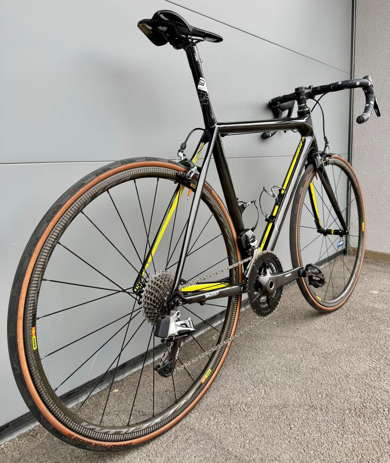 Used Scott Addict SRAM Red eTap AXS 2008 Road & Gravel, Black — image 4 of 14