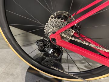 Tweedehands BMC Roadmachine 01 ONE P2P 2022 2022 Road & Gravel — afbeelding 2 van 10