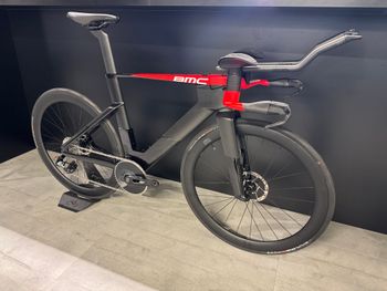 Used BMC Speedmachine 01 THREE 2026 2026 Road & Gravel, Red — image 7 of 11