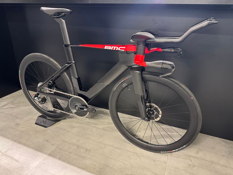 Used BMC Speedmachine 01 THREE 2026 2026 Road & Gravel, Red — image 7 of 11