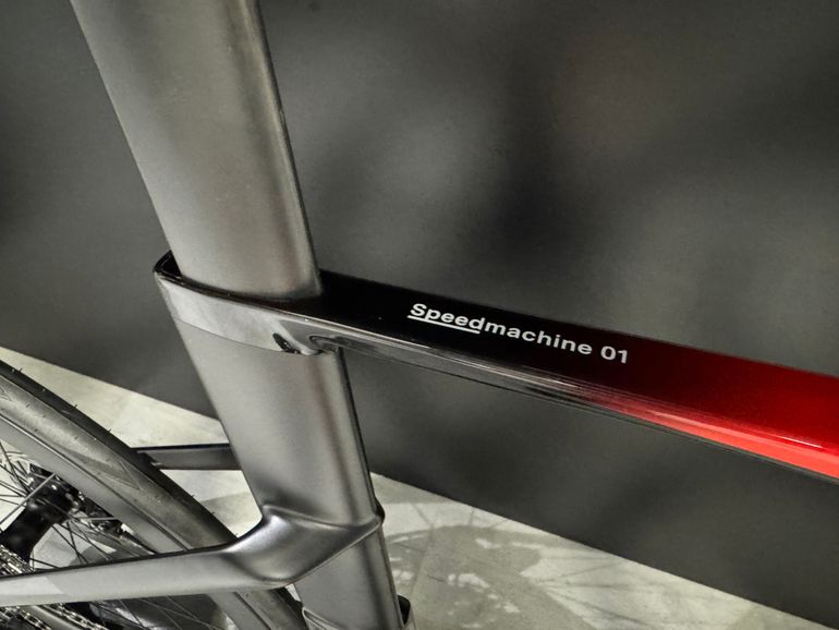 Used BMC Speedmachine 01 THREE 2026 2026 Road & Gravel, Red — image 5 of 11