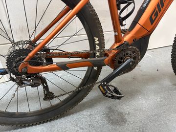 Used Giant Talon e+ Shimano Altus 2023 Mountainbike, Orange — image 6 of 8